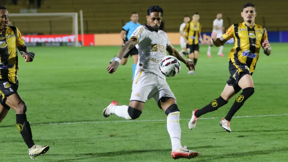 Criciúma lidera a classificação da Série B 2026 e pressiona CBF por calendário