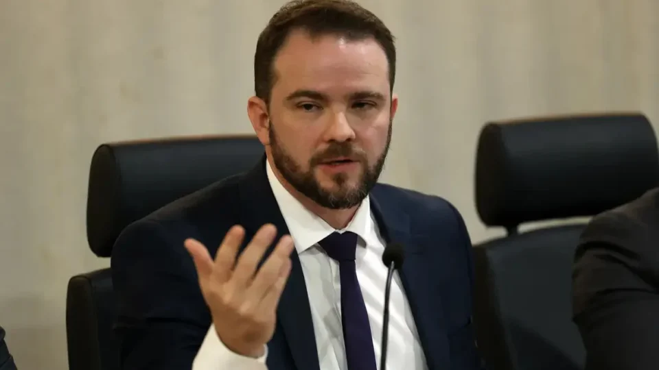 Dívida pública passa de R$ 9,2 trilhões e Durigan aponta o que está por trás da alta
