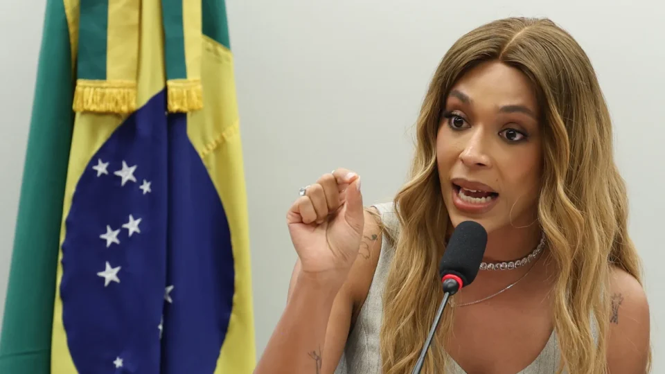 Conselho de Ética avança contra mandato de Erika Hilton