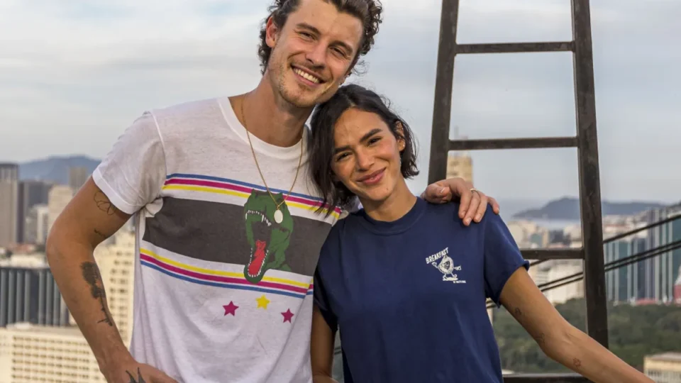 Romance de Bruna Marquezine e Shawn Mendes abala a internet; confira
