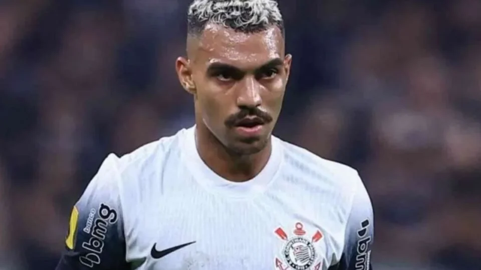 Torcida do Corinthians critica declaração de Matheuzinho nas redes sociais