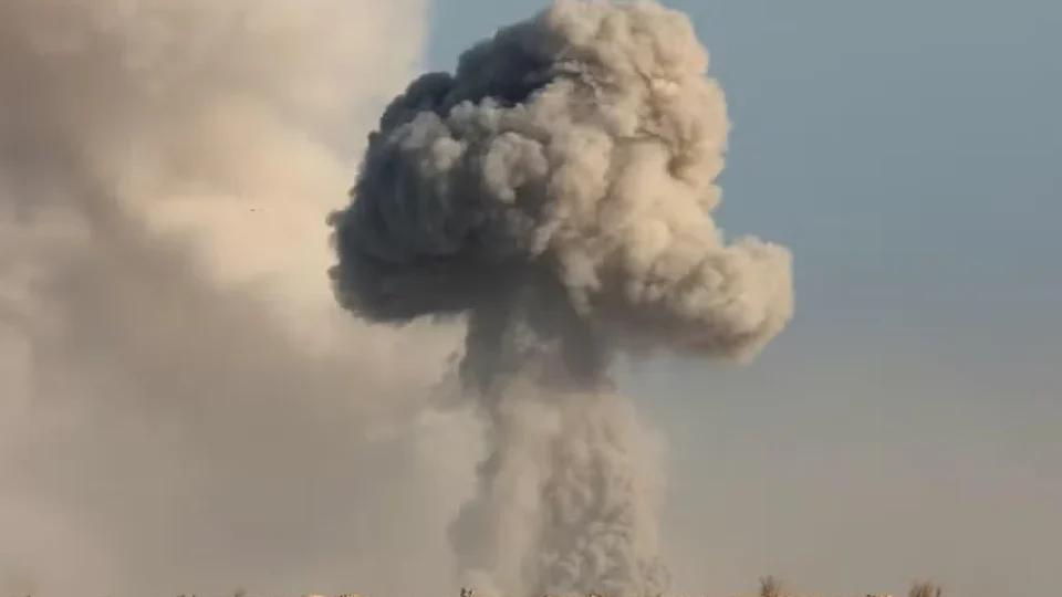 Israel volta a atacar Gaza horas após Hamas aceitar plano de desarmamento