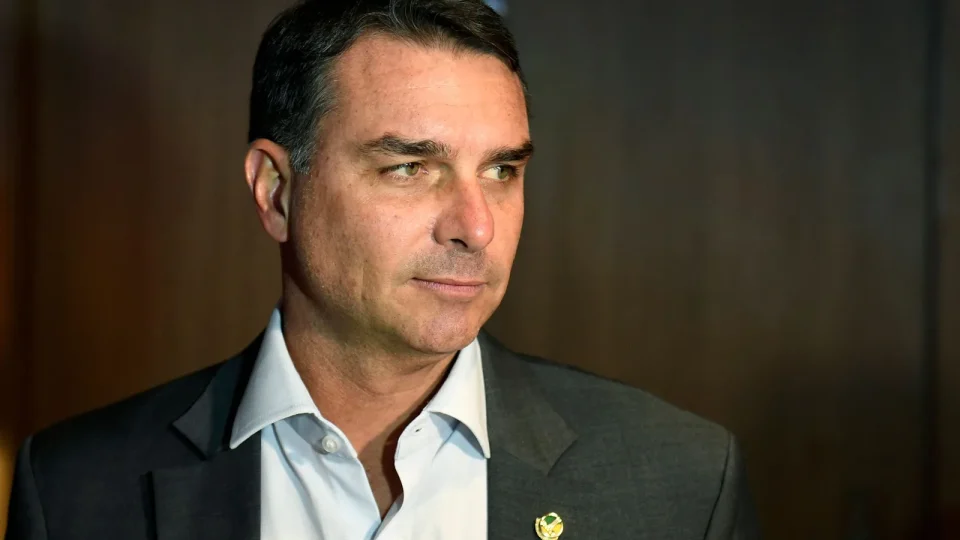 Rejeição e empate técnico ameaçam Flávio Bolsonaro