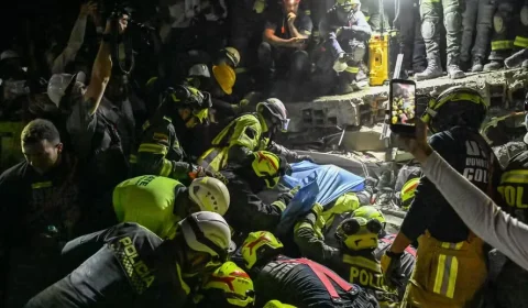 Mulher é resgatada com vida após mais de 35 horas sob escombros de terremoto na Colômbia