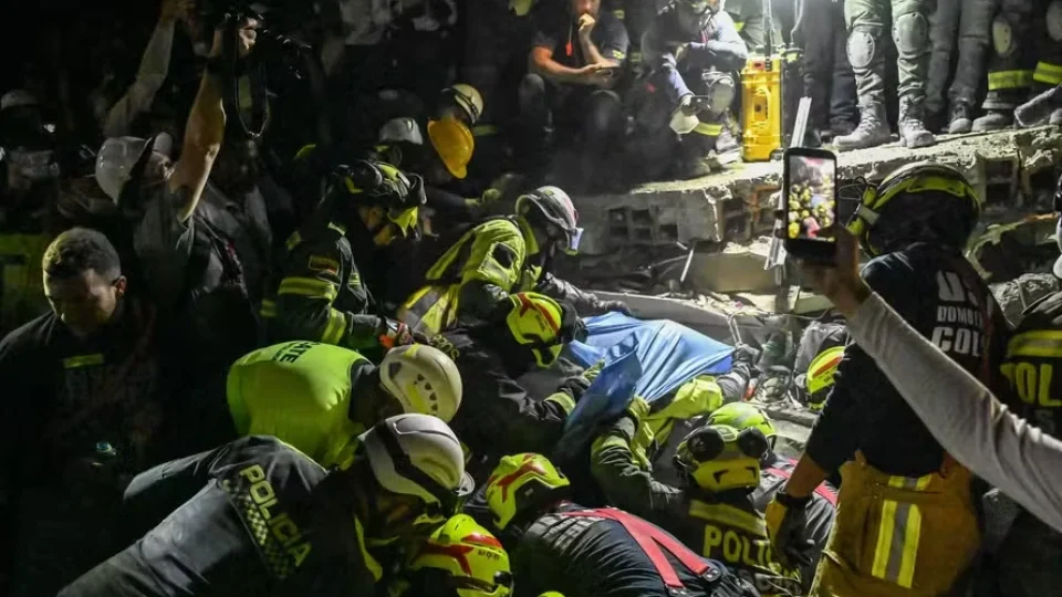 Mulher é resgatada com vida após mais de 35 horas sob escombros de terremoto na Colômbia