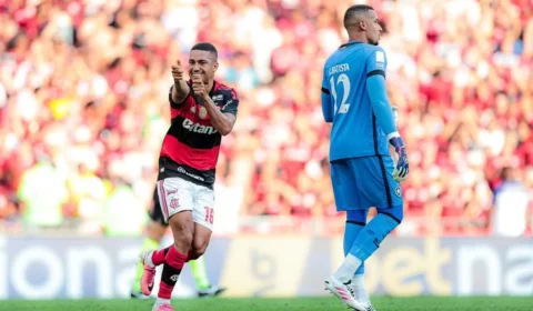 Flamengo vence Botafogo com golaços e encurta distância para o Palmeiras no Brasileirão