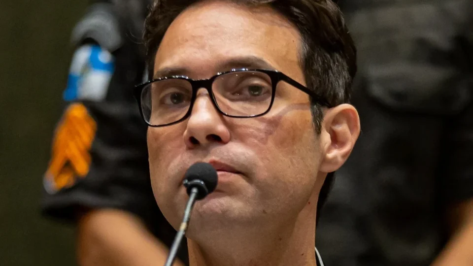 Justiça anula acesso a celular encontrado na cela de Jairinho e caso ganha novo rumo