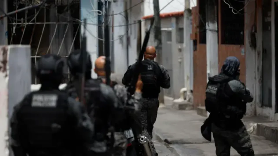 Quase 400 tiroteios foram registrados em dez bairros do Rio em julho