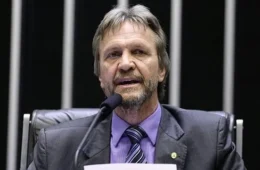 Líder do PT passa mal e perde a consciência durante reunião na Câmara