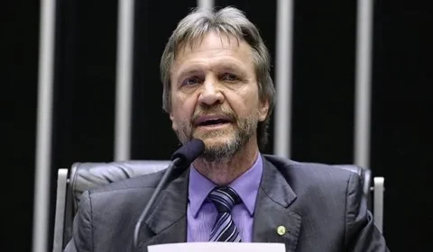 Líder do PT passa mal e perde a consciência durante reunião na Câmara