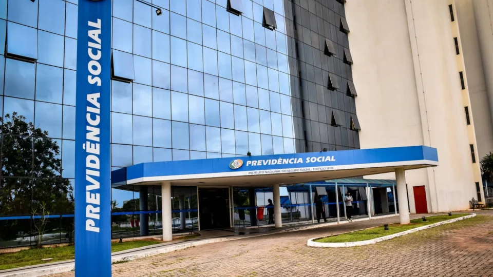 Governo reduz em R$ 5 bilhões previsão de gastos da Previdência para 2027