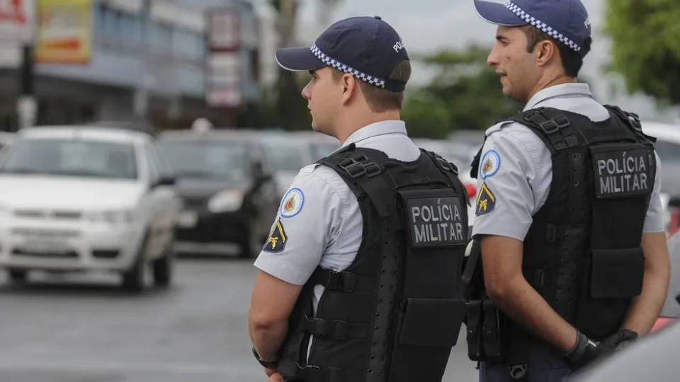 Preso em regime domiciliar rouba casal com arma em Ceilândia e acaba detido pela PM
