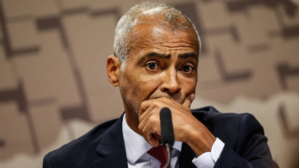 Reviravolta: Romário deixa PL, apoia Paes e segue senador até 2031