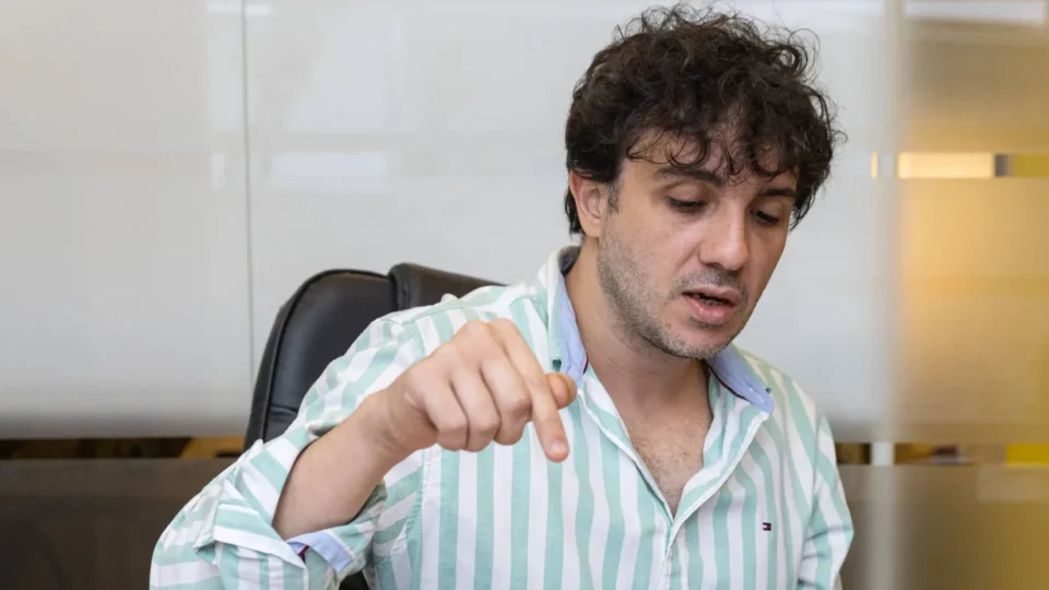 Renan Santos diz que negociará com o Centrão se eleito e defende reforma fiscal