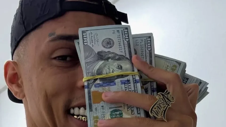 Influenciador Buzeira consegue habeas corpus e deixa prisão. Entenda o que aconteceu