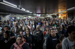 Trabalhadores sofrem com a greve dos trens, veja relatos