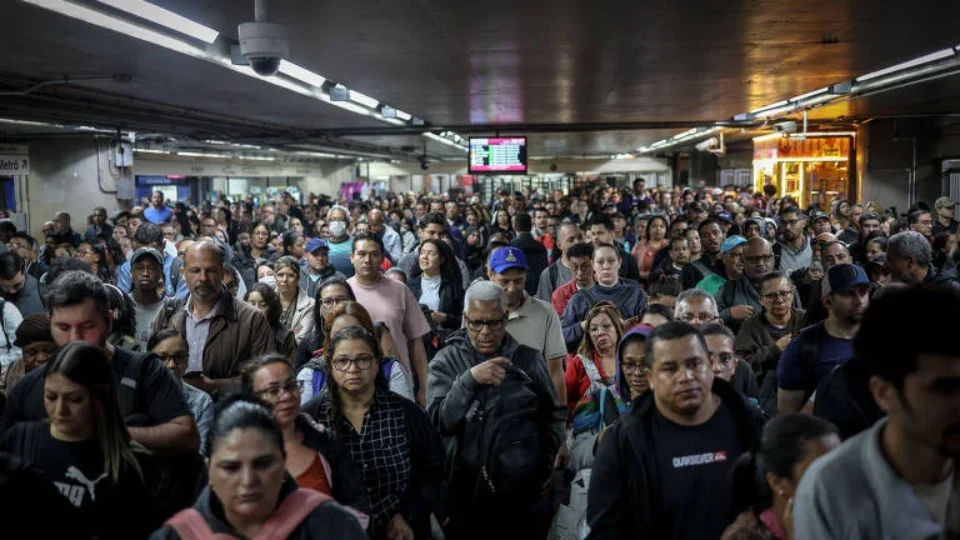 Trabalhadores sofrem com a greve dos trens, veja relatos
