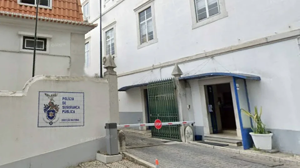 Adolescente confessa assassinato da mãe em Portugal à polícia