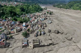 Inundações e deslizamentos deixam mortos e centenas de desaparecidos no Himalaia entre Nepal e Tibete, veja vídeos