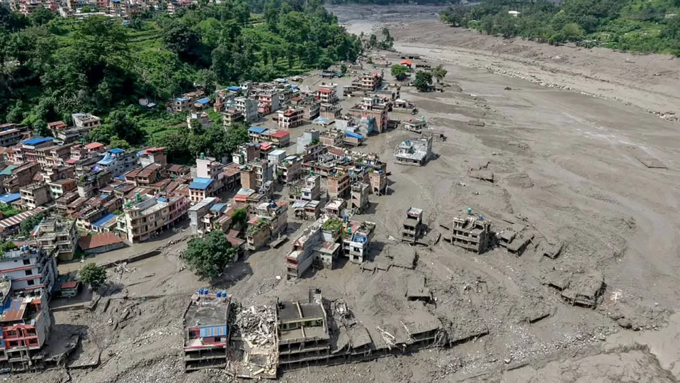 Inundações e deslizamentos deixam mortos e centenas de desaparecidos no Himalaia entre Nepal e Tibete, veja vídeos