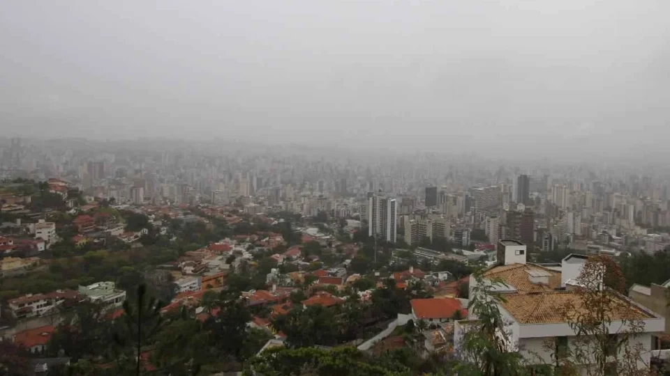 BH entra em alerta para baixa umidade e índice pode chegar a 20%