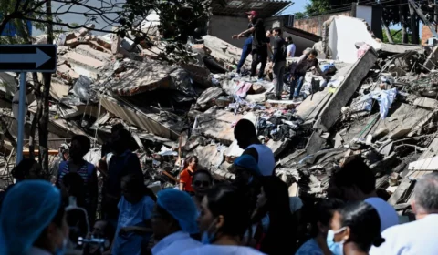 Colômbia em alerta: equipes correm contra o tempo no 2º dia de buscas após terremoto devastador
