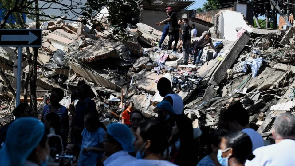 Colômbia em alerta: equipes correm contra o tempo no 2º dia de buscas após terremoto devastador