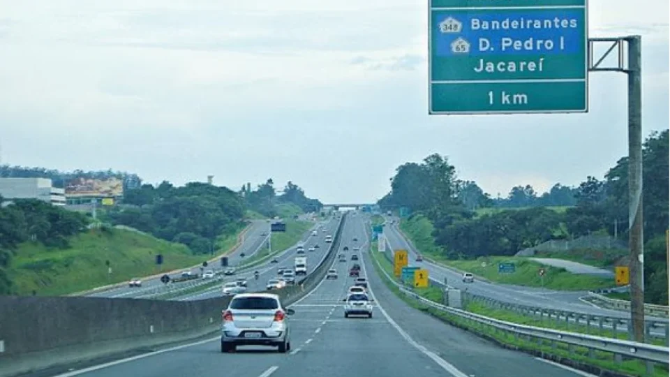 Obras na Anhanguera travam tráfego e causam batida sem feridos