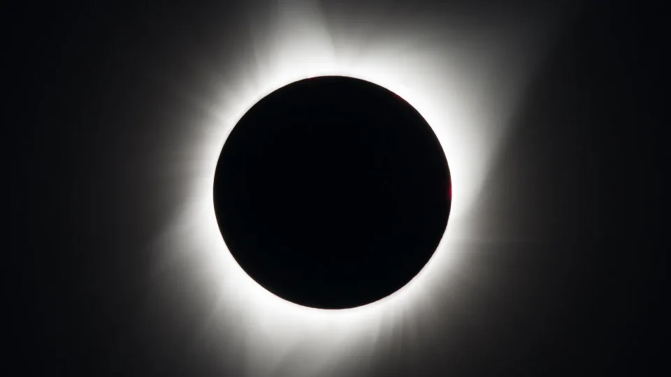 Eclipse solar total escurece o céu para 15 milhões; veja onde assistir e horário do fenômeno