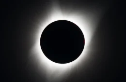 Eclipse solar total hoje às 12h34: veja onde e como assistir