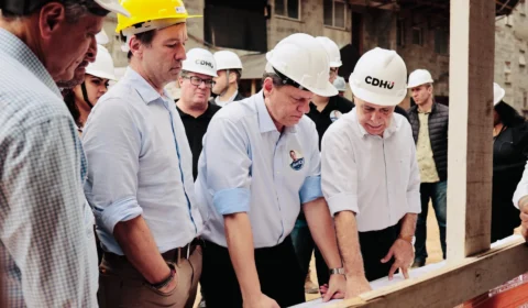 Tarcísio destaca 90,5 mil moradias entregues e promete ampliar habitação para famílias em áreas de risco