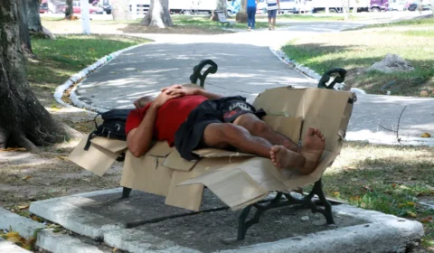Justiça multa Prefeitura de Belém em R$ 500 mil por remover pessoas em situação de rua à força