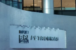 Petrobras lucra R$ 52,4 bi e anuncia R$ 17,4 bi em dividendos