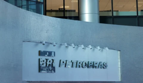 Petrobras lucra R$ 52,4 bi e anuncia R$ 17,4 bi em dividendos