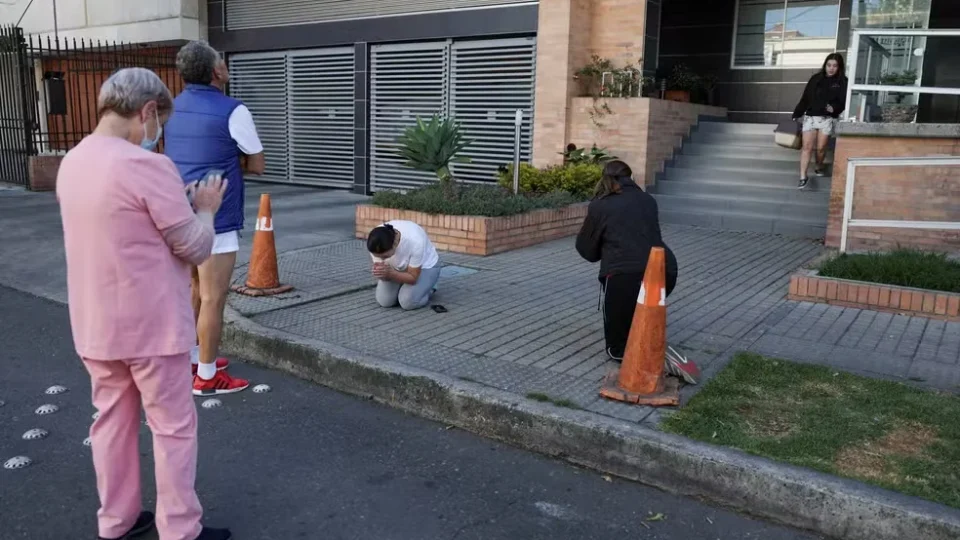 Terremoto forte assusta a Colômbia e faz prédios tremerem em Bogotá