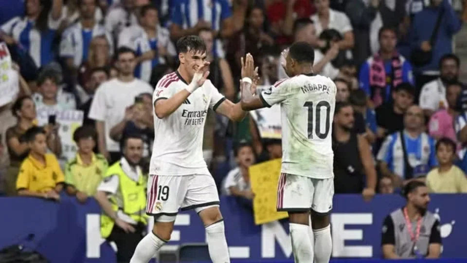 Real Madrid vence o Espanyol com gol no fim e estreia Mourinho com vitória