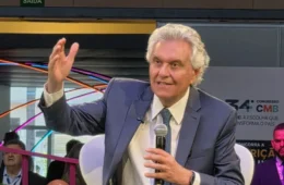 Caiado evita atacar Flávio e mira seus canhões em Lula