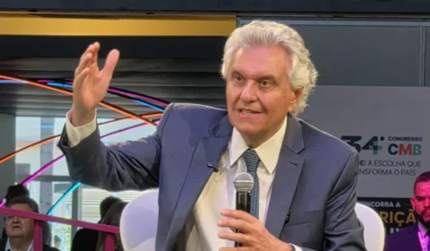 Caiado evita atacar Flávio e mira seus canhões em Lula