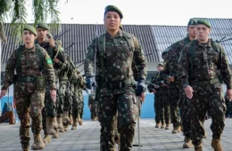 Dia do Soldado leva Exército às ruas em Pindamonhangaba