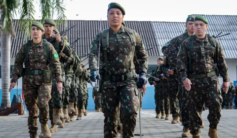 Dia do Soldado leva Exército às ruas em Pindamonhangaba