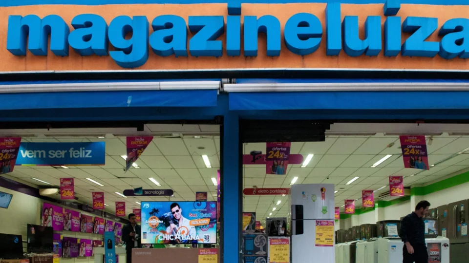 Magalu aprofunda prejuízo e e-commerce encolhe 11,9%