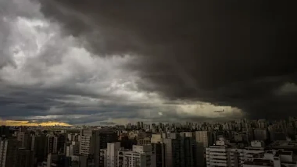 Alerta amarelo prevê chuva intensa e ventos fortes no Sul e Sudeste
