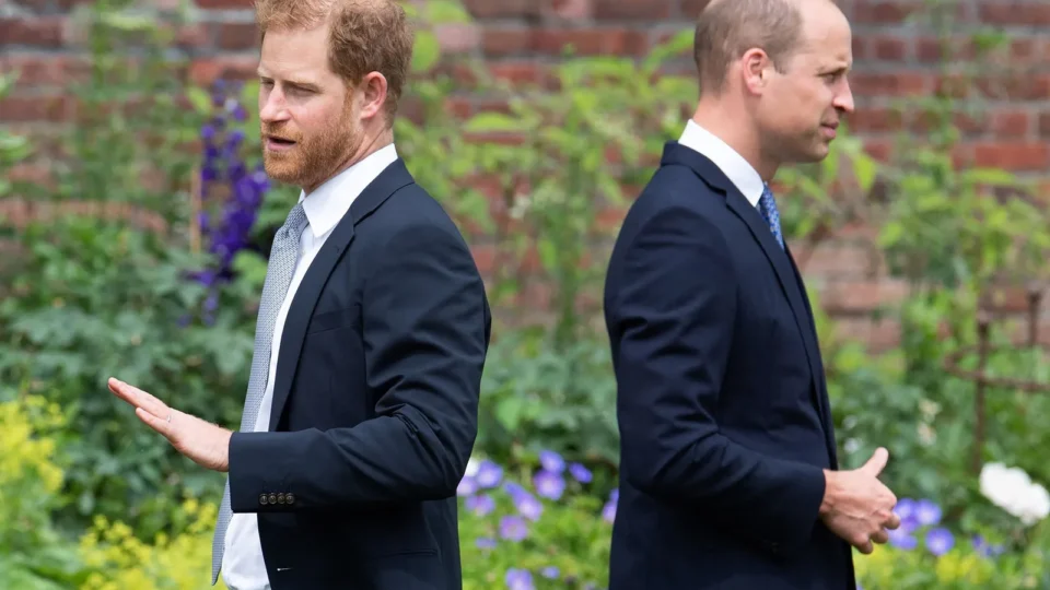 Volta de Harry ao Reino Unido amplia pressão sobre William