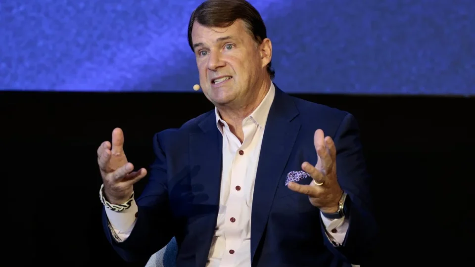 Jim Farley alerta: carros elétricos chineses chegam em 5 anos