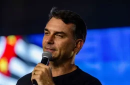 Flávio Bolsonaro registra candidatura com patrimônio de R$ 8,1 milhões, mais de três vezes o declarado em 2018