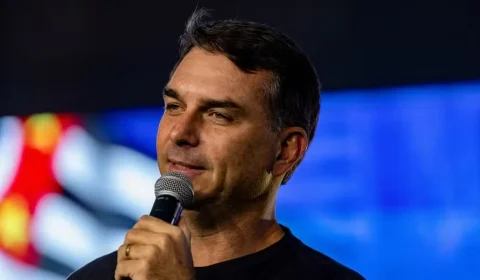 Flávio Bolsonaro registra candidatura com patrimônio de R$ 8,1 milhões, mais de três vezes o declarado em 2018