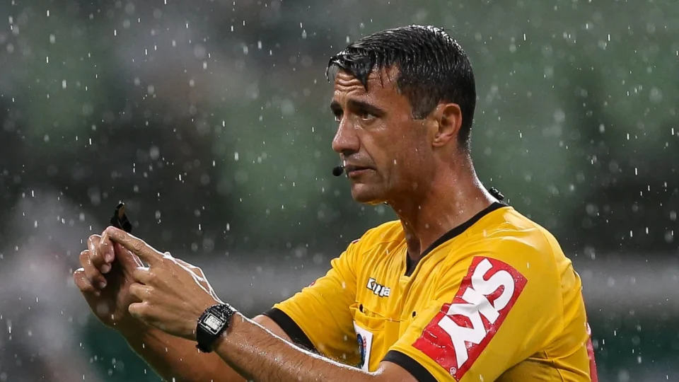 Vitória busca reverter 2 a 0 e avançar contra Athletico-PR hoje