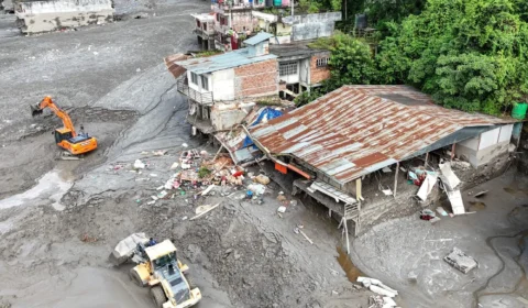 Lago formado após colapso de geleira ameaça provocar nova enchente no Nepal