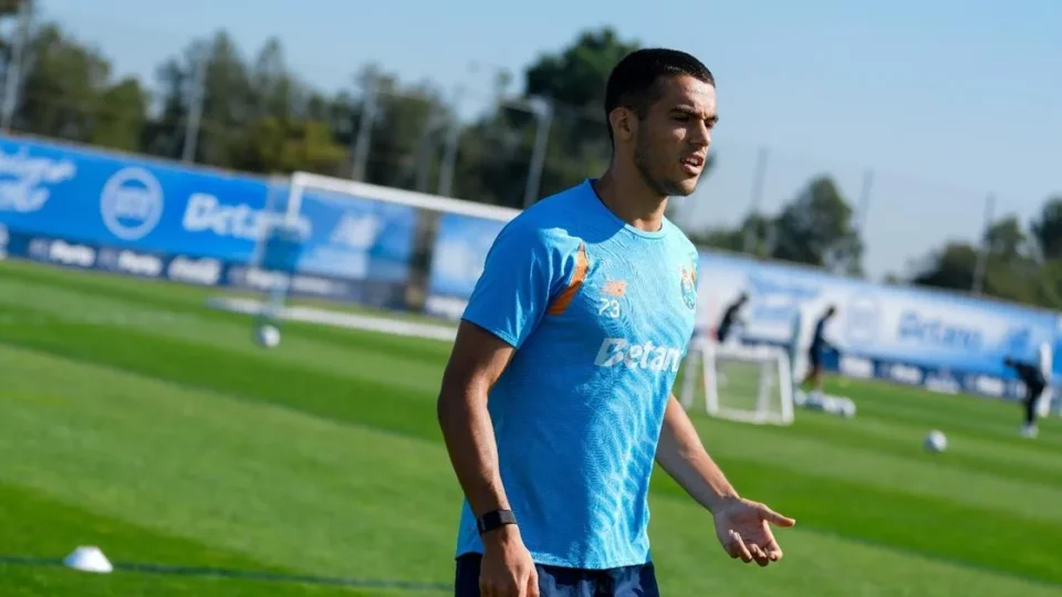 Gabriel Brás fica perto de deixar o FC Porto e acertar com o NEC