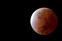 Que horas vai ser o eclipse lunar hoje: começa às 22h24 no Brasil
